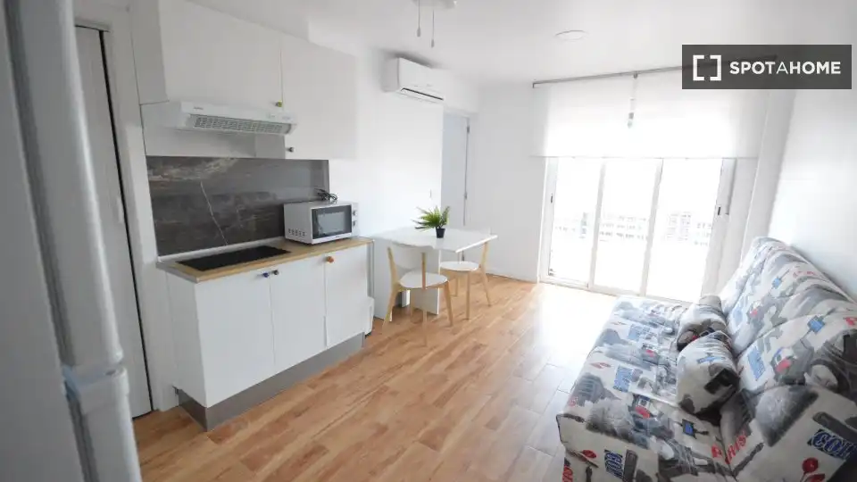 Kitchen of Flat for rent in Valencia  with Air Conditioner, Heating and Furnished