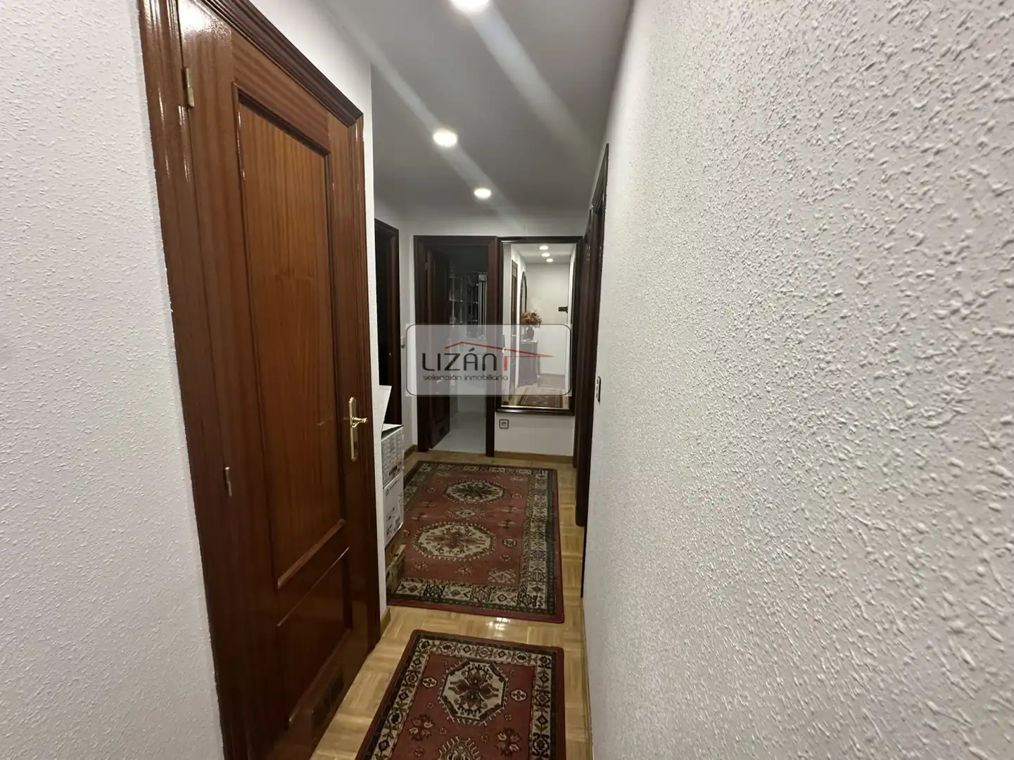 Pis de lloguer en Oviedo  amb Calefacció, Parquet i Moblat