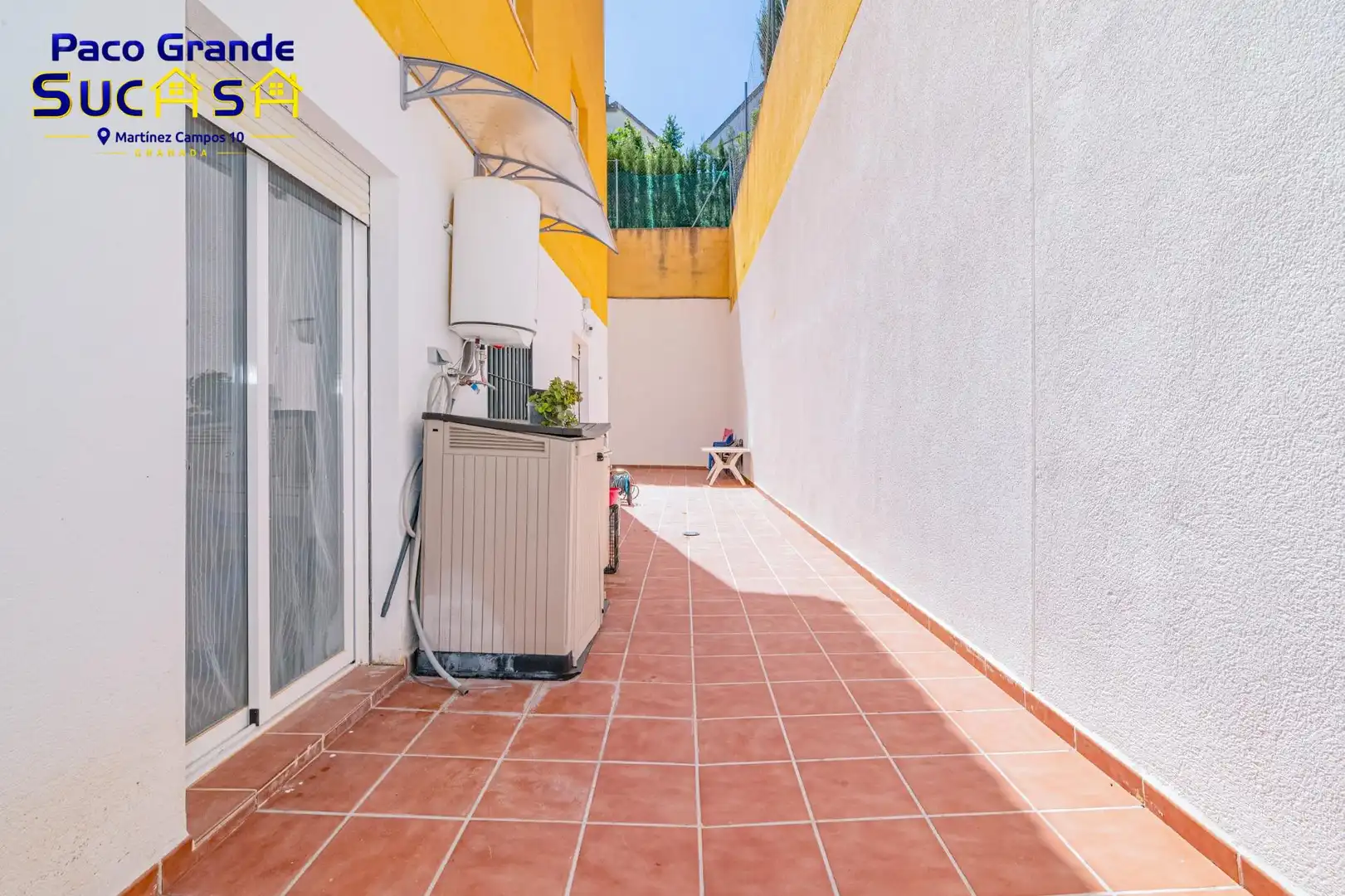 Terrasse von Erdgeschoss zum Verkauf in La Zubia mit Klimaanlage, Heizung und Möbliert