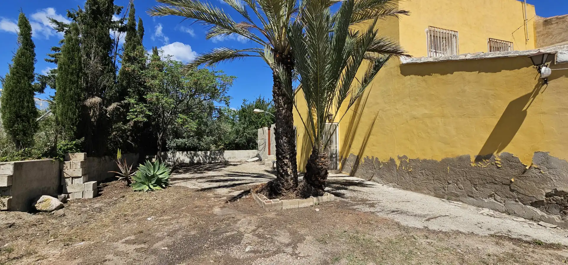 Einfamilien-Reihenhaus zum Verkauf in Totana mit Privatgarten, Terrasse und Abstellraum