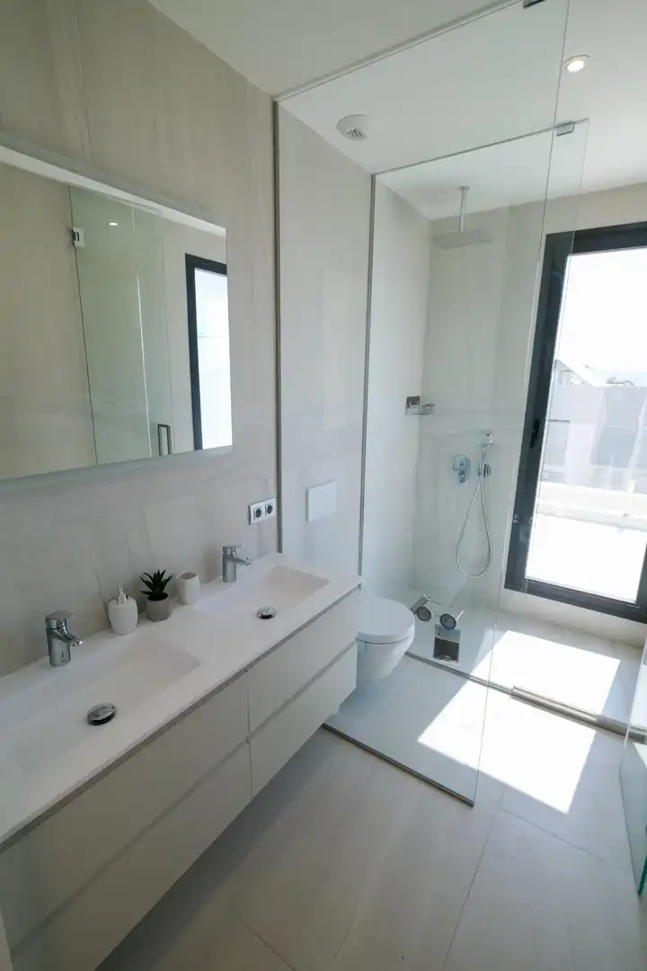 Baño de Casa o chalet de alquiler en Finestrat con Aire acondicionado, Calefacción y Jardín privado