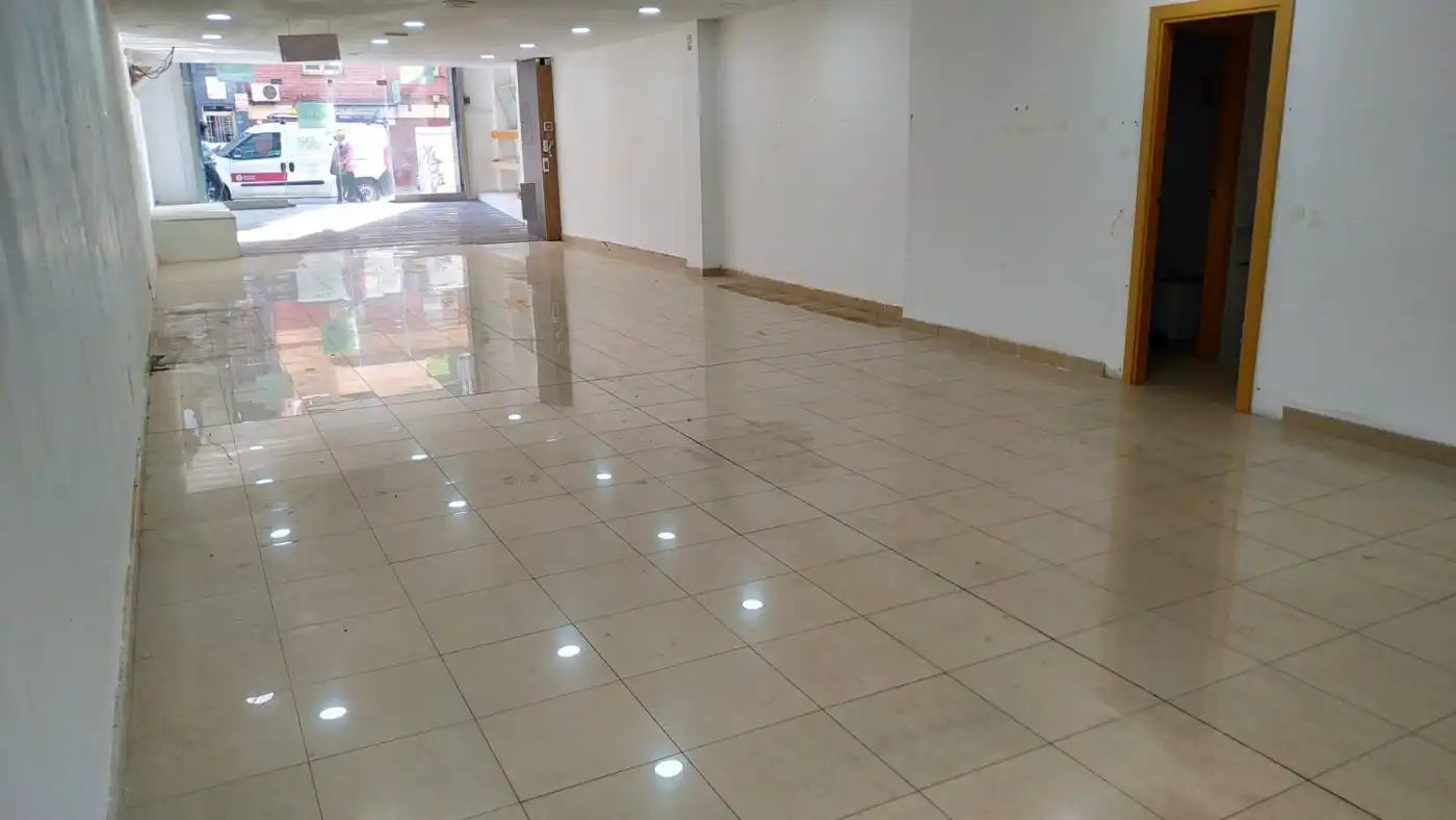 Local en venta en Ripollet