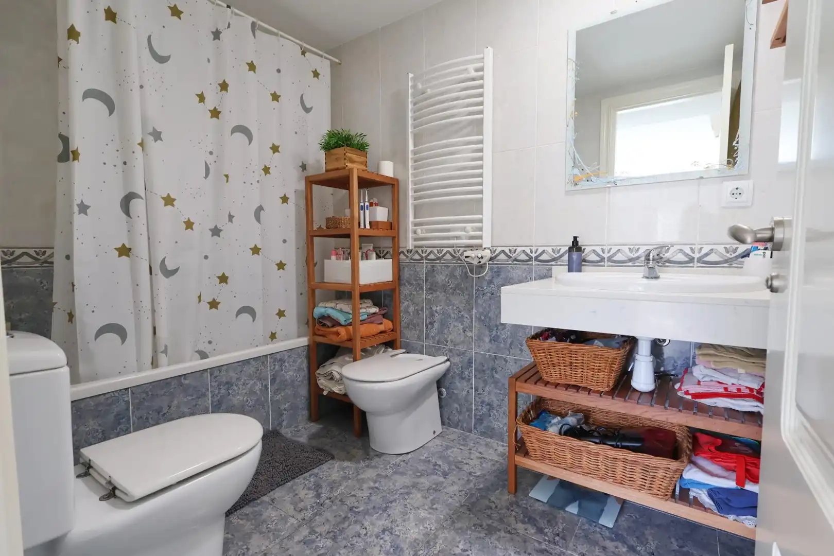 Bathroom of Flat for sale in Cubelles  with Air Conditioner and Community pool