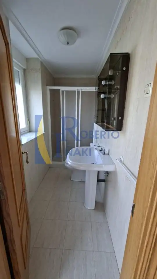 Bany de Casa o xalet en venda en Toral de los Guzmanes amb Calefacció i Jardí privat