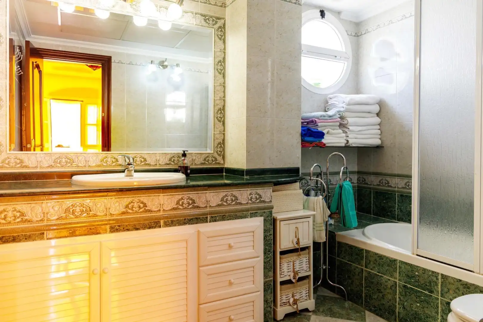 Baño de Casa o chalet de alquiler en Alcalá de Guadaira con Aire acondicionado, Calefacción y Terraza