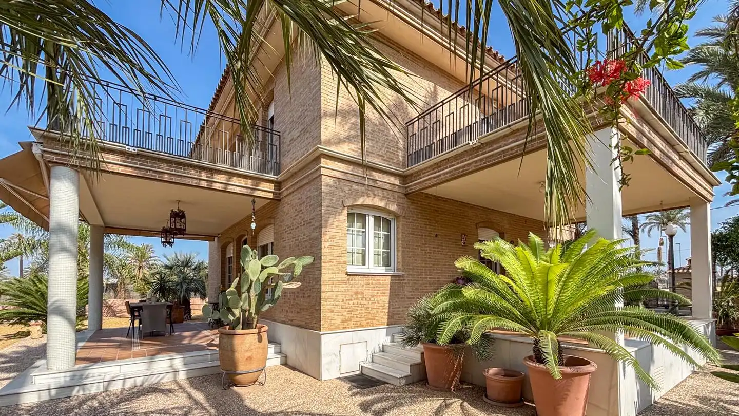 Vista exterior de Casa o xalet en venda en Elche / Elx amb Calefacció, Jardí privat i Parquet