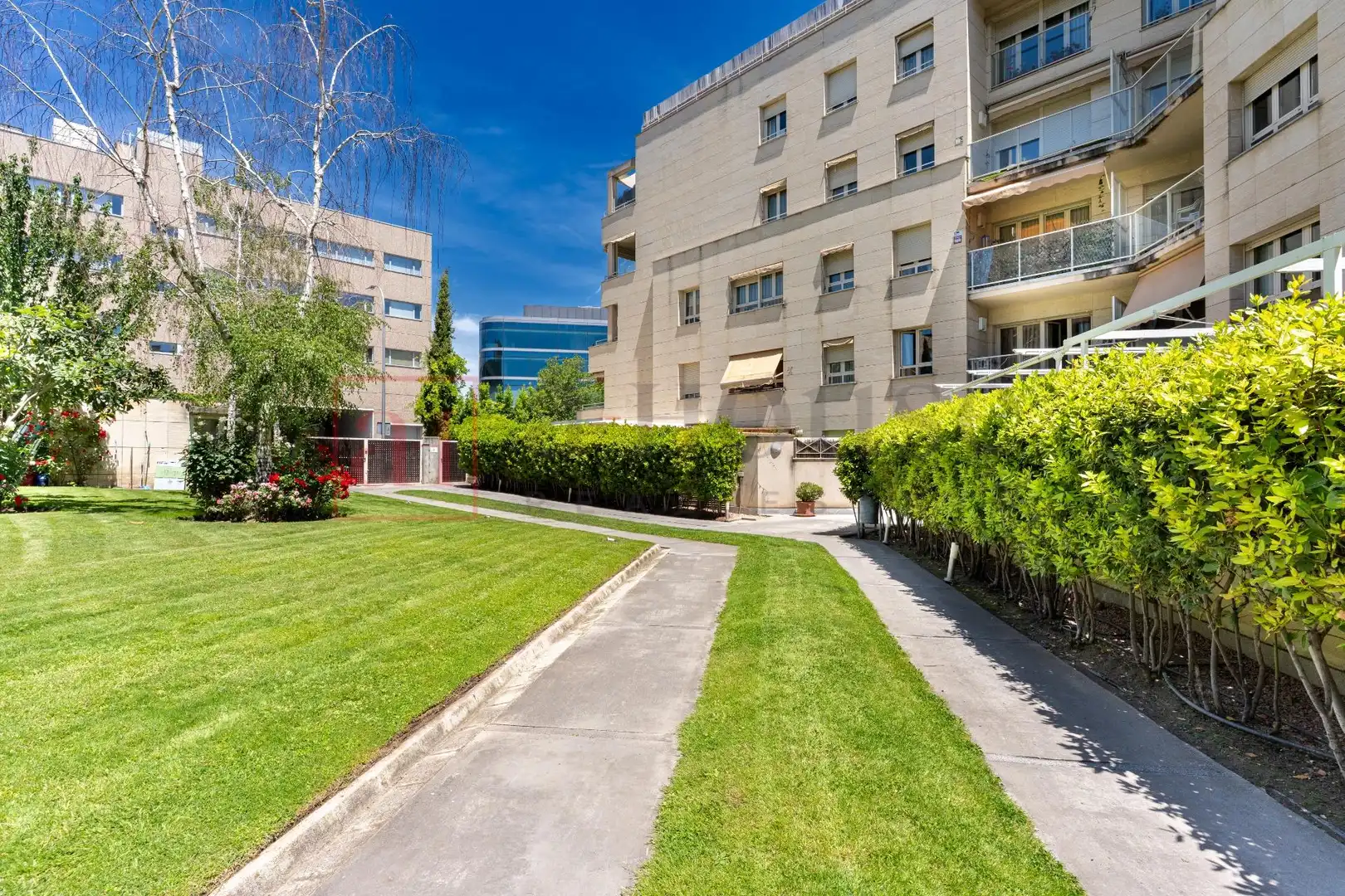 Außenansicht von Wohnung zum Verkauf in Madrid mit Klimaanlage, Heizung und Privatgarten