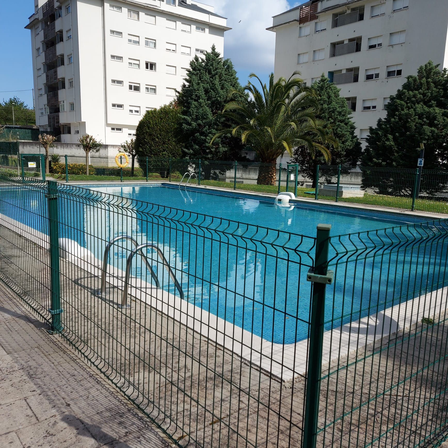 Piscina de Piso en venta en Castro-Urdiales con Calefacción, Jardín privado y Parquet