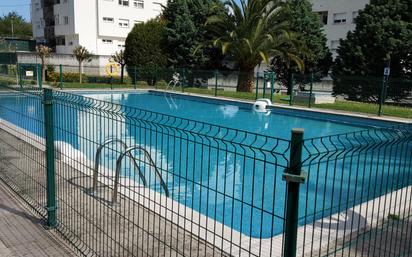 Piscina de Pis en venda en Castro-Urdiales amb Calefacció, Jardí privat i Parquet