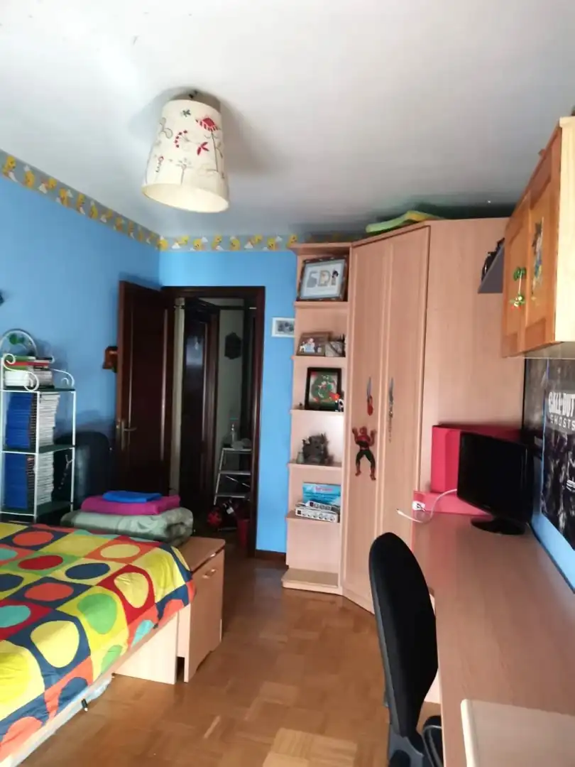 Dormitori de Pis en venda en Gijón  amb Calefacció i Parquet