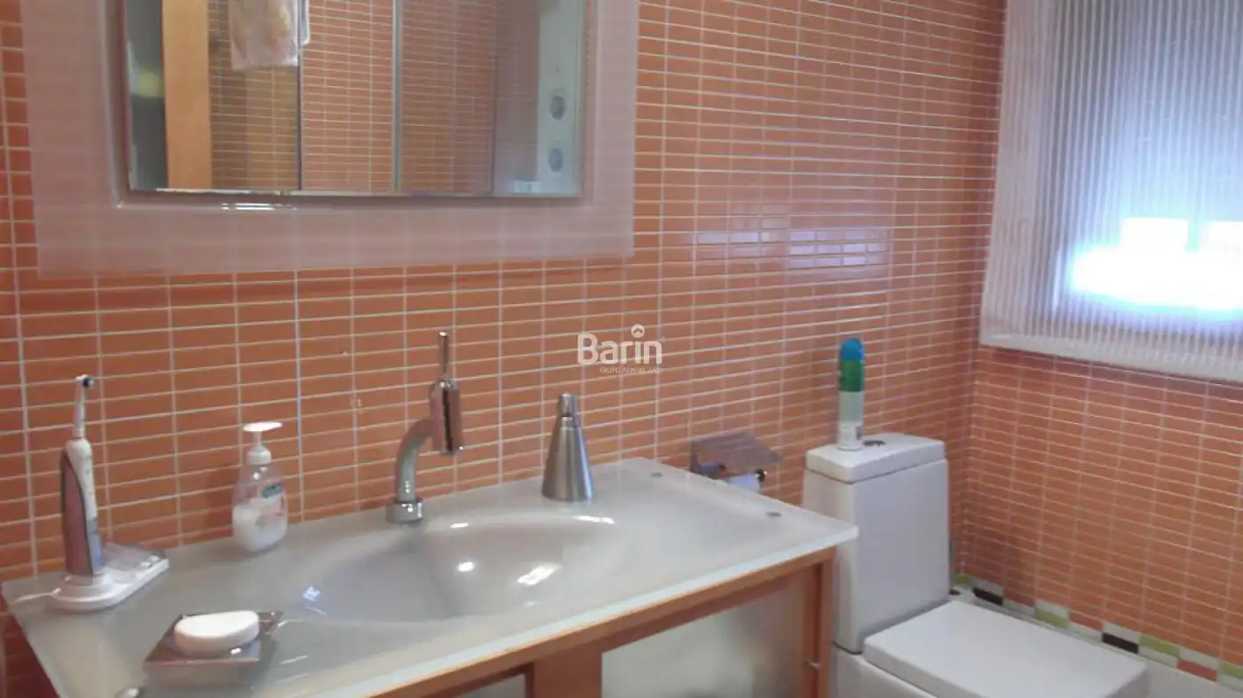 Bany de Casa o xalet en venda en Camas amb Aire condicionat, Jardí privat i Moblat