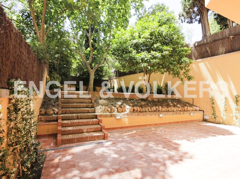 Außenansicht von Maisonette zur Miete in  Barcelona Capital mit Klimaanlage, Heizung und Privatgarten