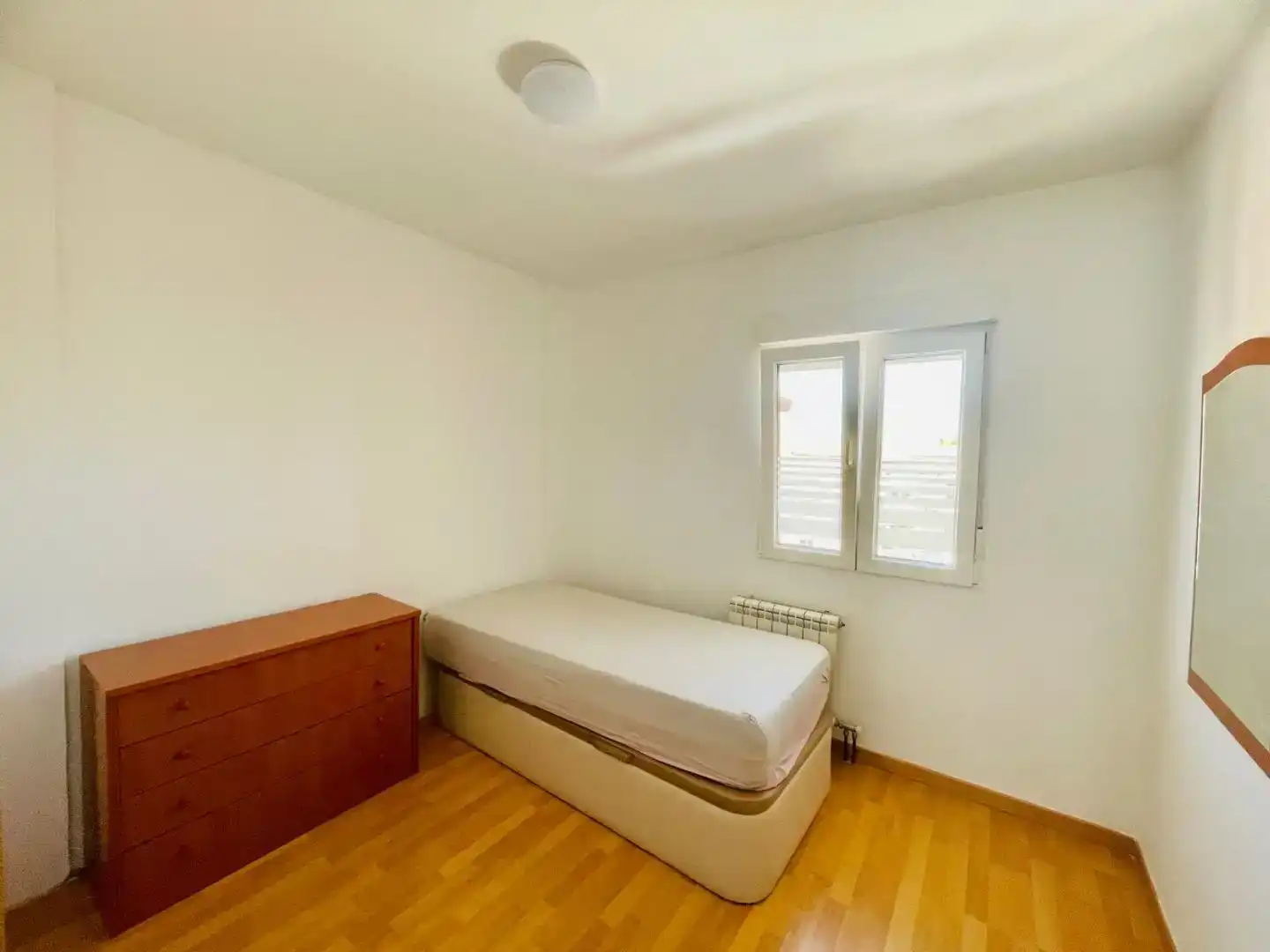 Dormitori de Pis en venda en Madrid amb Aire condicionat, Parquet i Balcó