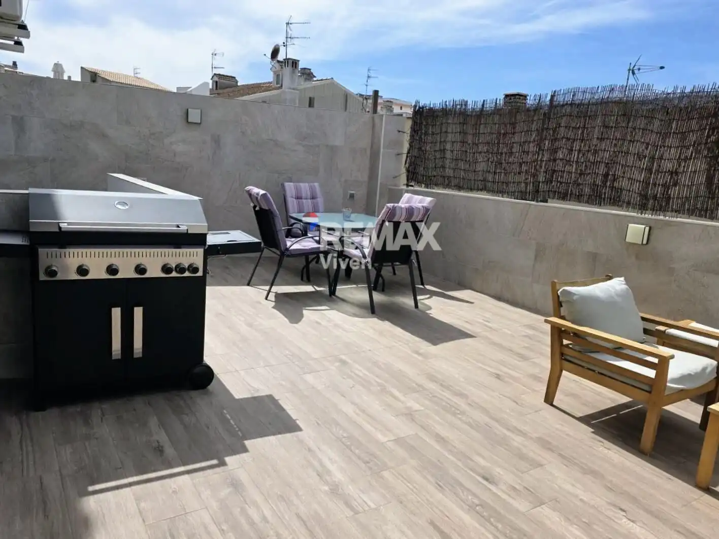 Terrassa de Casa adosada en venda en Vilanova i la Geltrú amb Aire condicionat, Jardí privat i Parquet