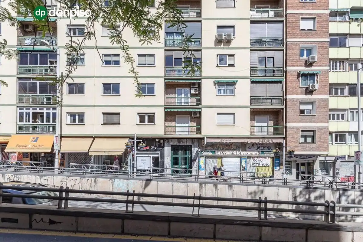 Vista exterior de Piso en venta en Granada con Aire acondicionado, Calefacción y Terraza
