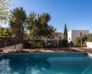 Swimming pool of House or chalet to rent in Sant Cugat del Vallès  with Heating, Private garden and Parquet flooring