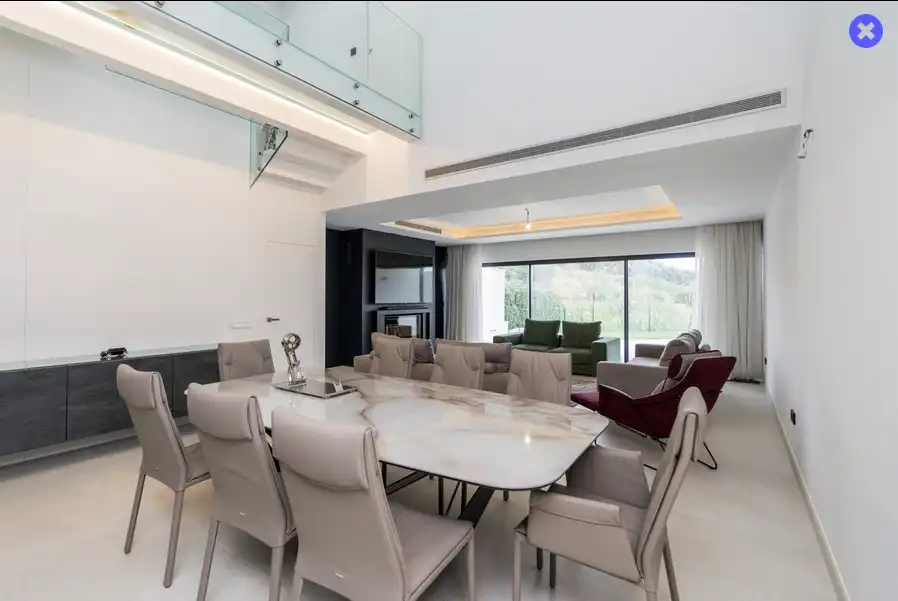 Comedor de Casa adosada de alquiler en Estepona con Aire acondicionado, Jardín privado y Terraza