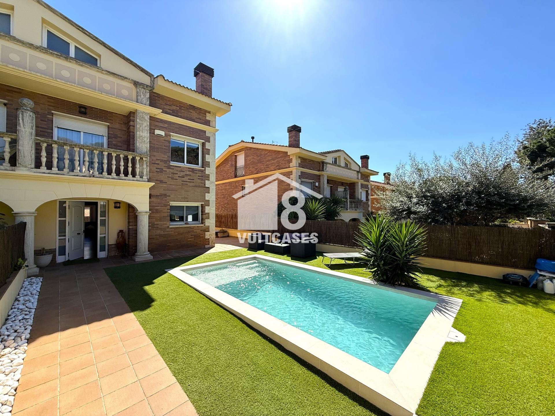 Exterior view of Single-family semi-detached for sale in Sant Vicenç de Montalt  with Heating, Private garden and Terrace