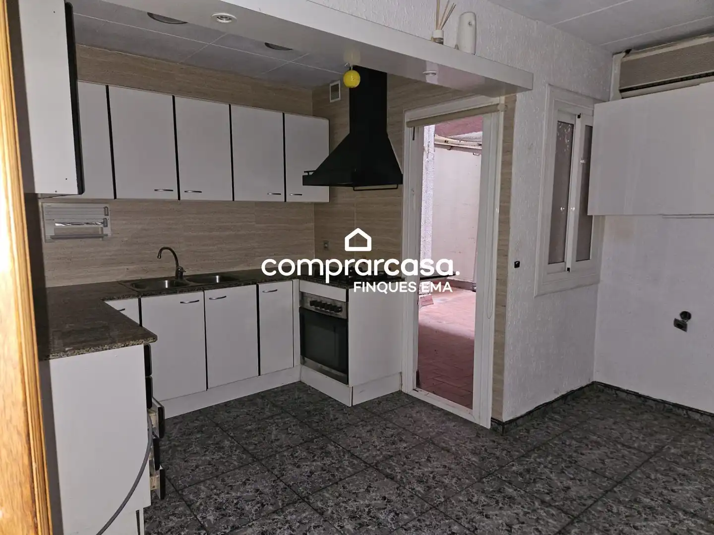 Cuina de Pis en venda en Sant Boi de Llobregat amb Parquet i Balcó