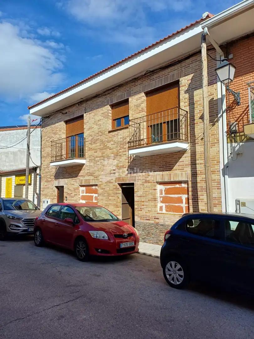 Vista exterior de Local en venta en Camarma de Esteruelas