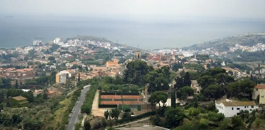Vista exterior de Casa o xalet en venda en El Masnou amb Aire condicionat, Terrassa i Piscina