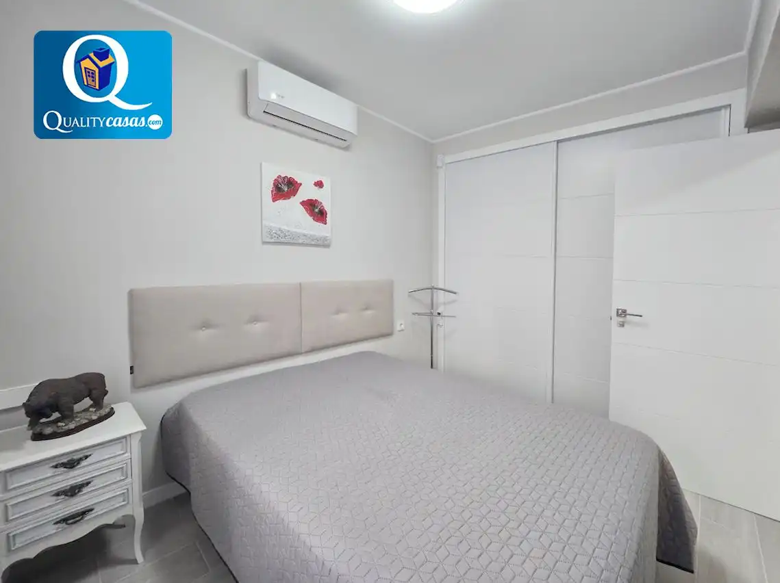 Habitación de Apartamento en venta en Alicante / Alacant con Aire acondicionado