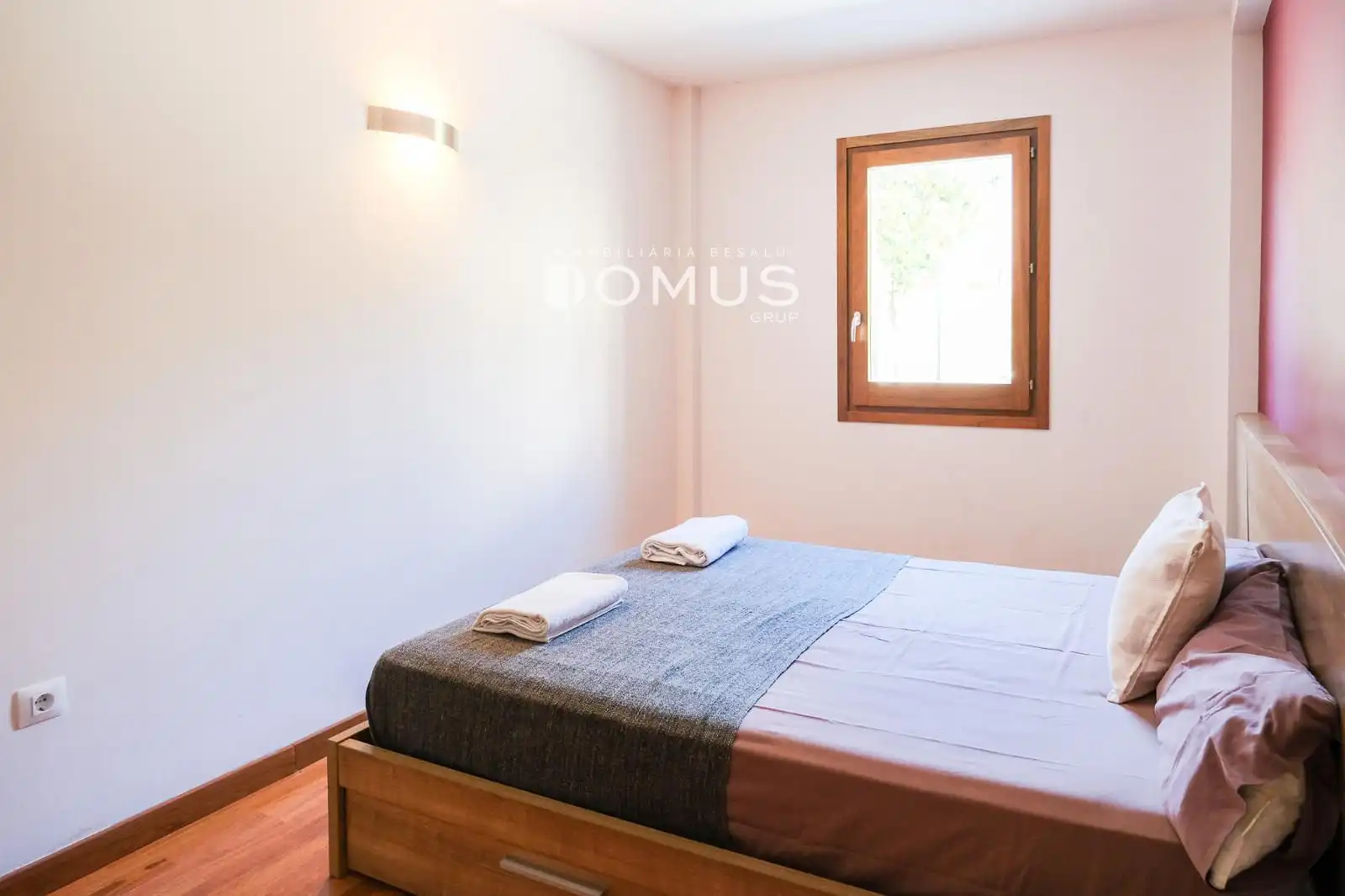 Bedroom of Houses for sale in Besalú  with Air Conditioner, Heating and Parquet flooring