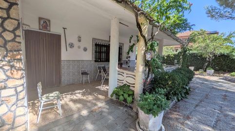Chalet Independiente con Piscina y gran Parcela en Pioz