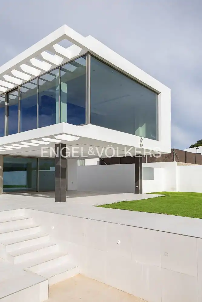 Vista exterior de Casa o xalet en venda en Torrent amb Aire condicionat, Calefacció i Jardí privat