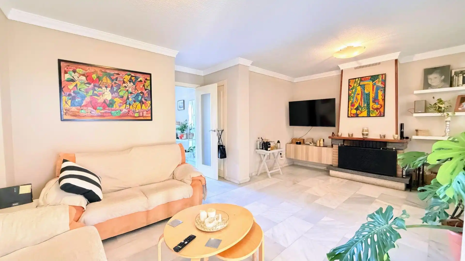 Sala de estar de Casa adosada en venta en Torremolinos con Terraza, Trastero y Piscina comunitaria