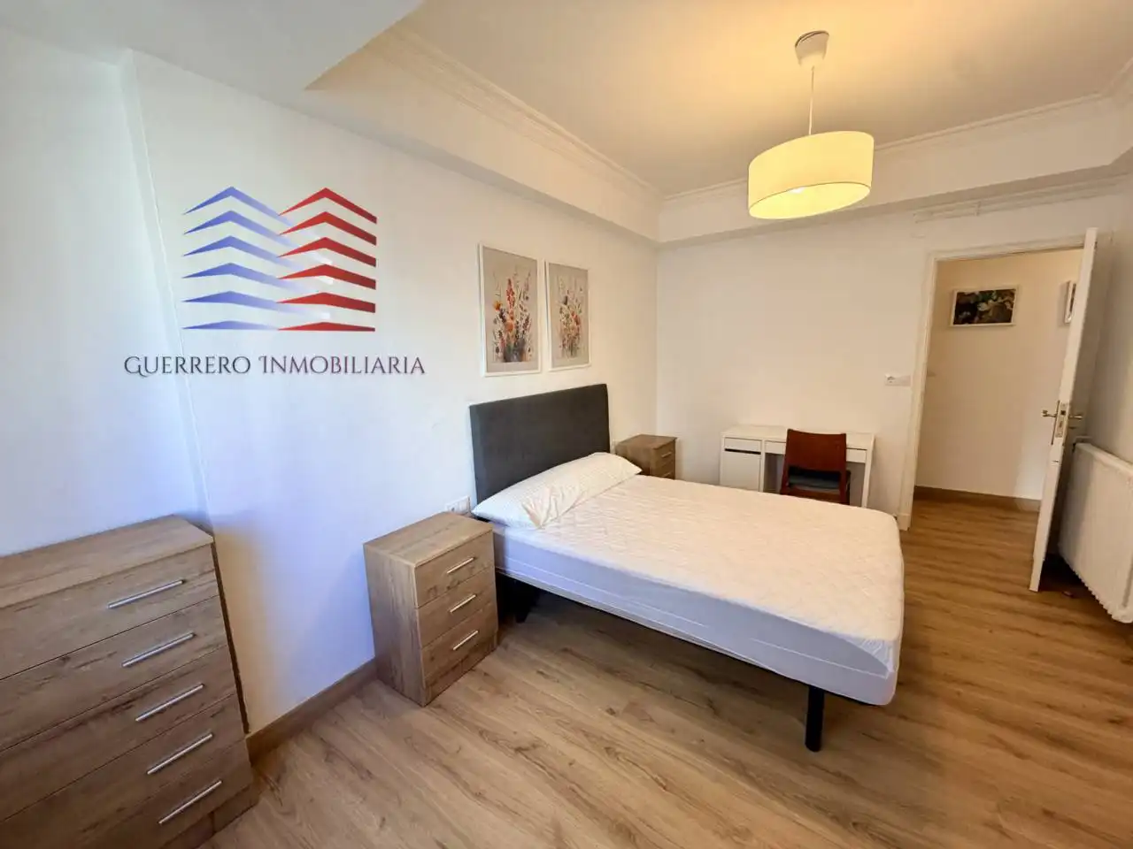 Habitación de Piso de alquiler en Ourense Capital  con Calefacción, Parquet y Alarma