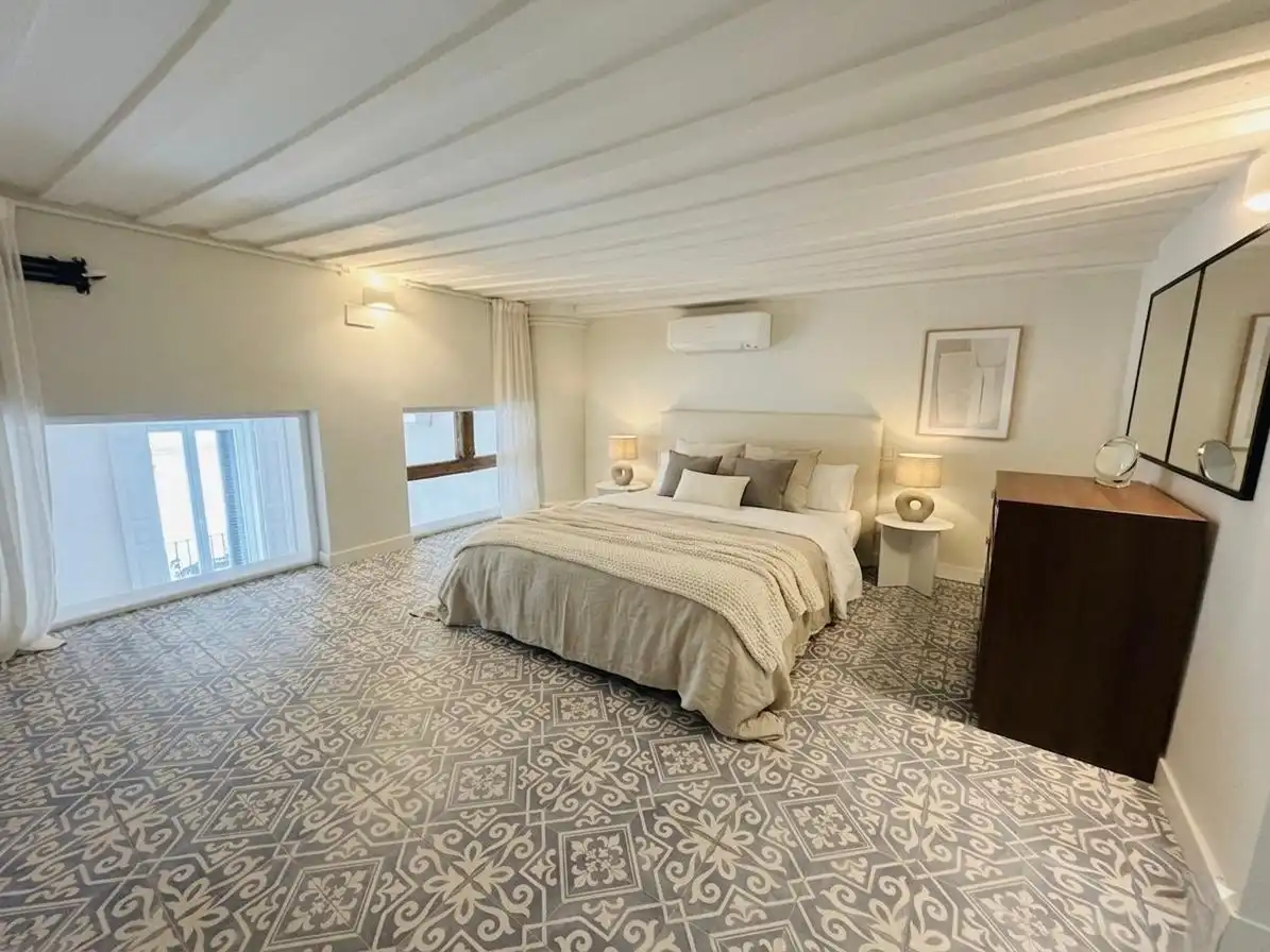 Dormitori de Dúplex de lloguer en Madrid amb Aire condicionat, Calefacció i Parquet