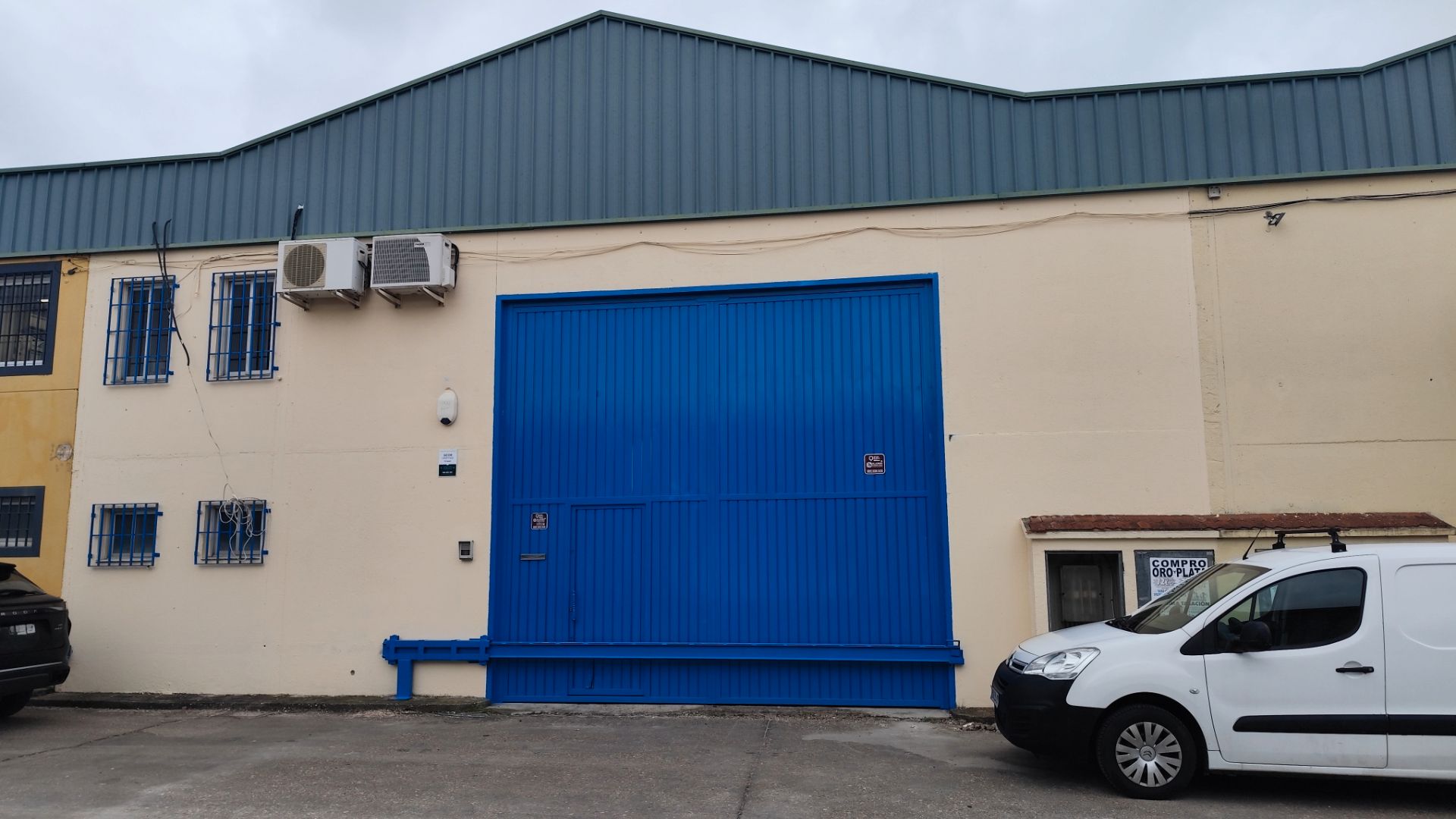 Vista exterior de Nau industrial en venda en Cobeña