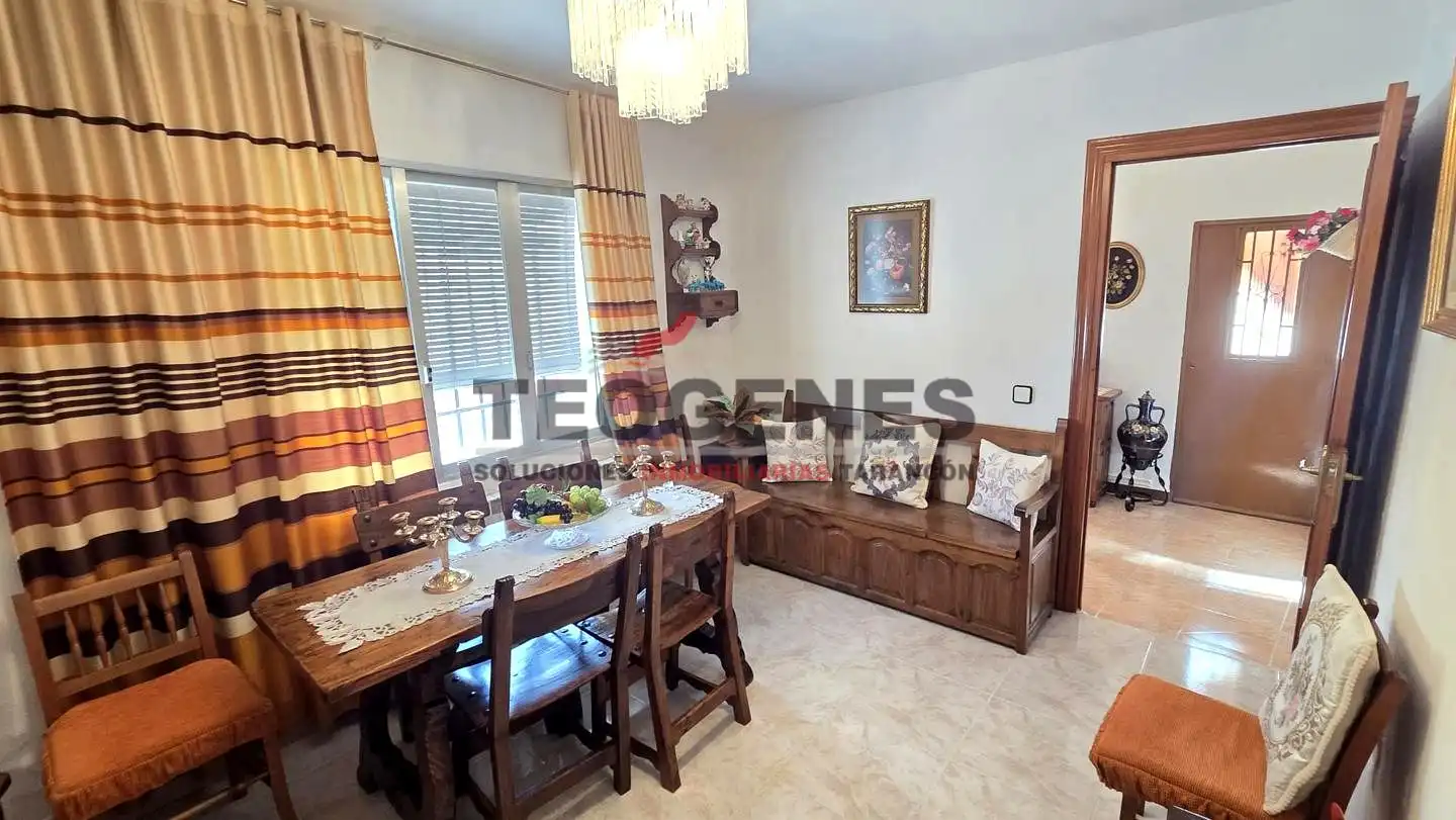 Habitación de Casa o chalet en venta en Almendros con Calefacción y Trastero