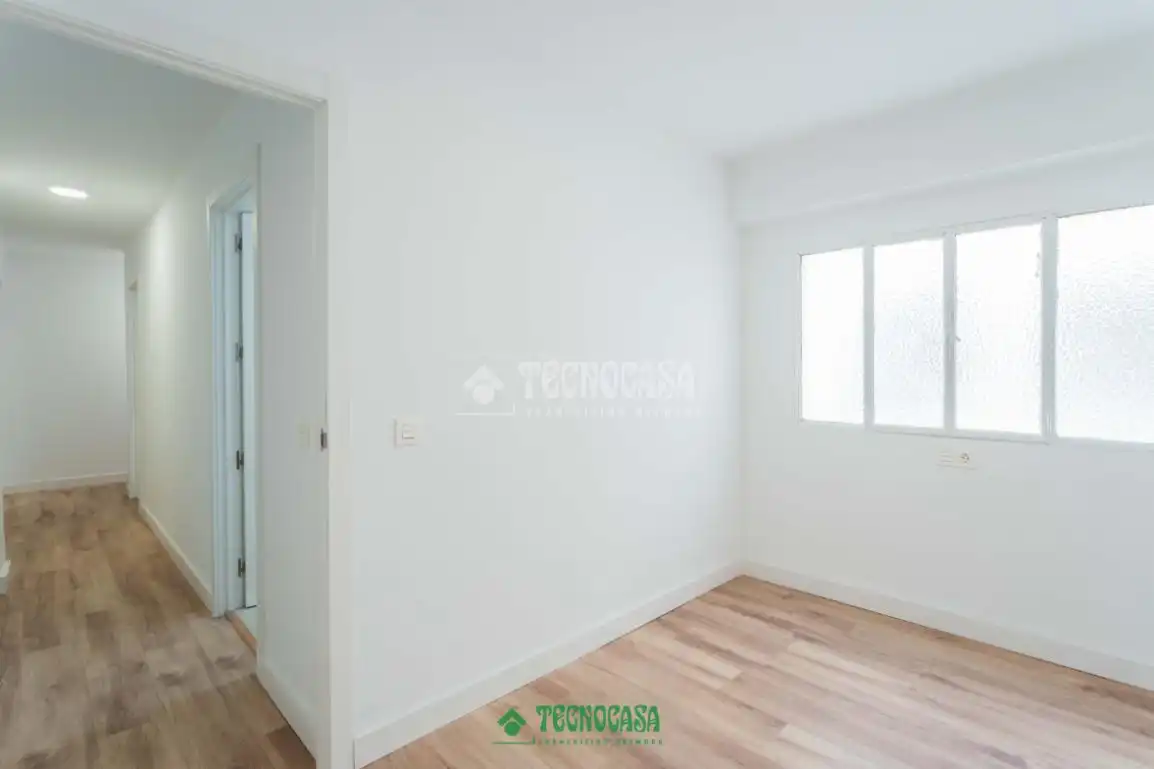 Habitación de Piso en venta en Almería con Calefacción y Balcón