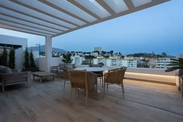 Terraza de Ático en venta en Marbella con Aire acondicionado, Calefacción y Jardín privado