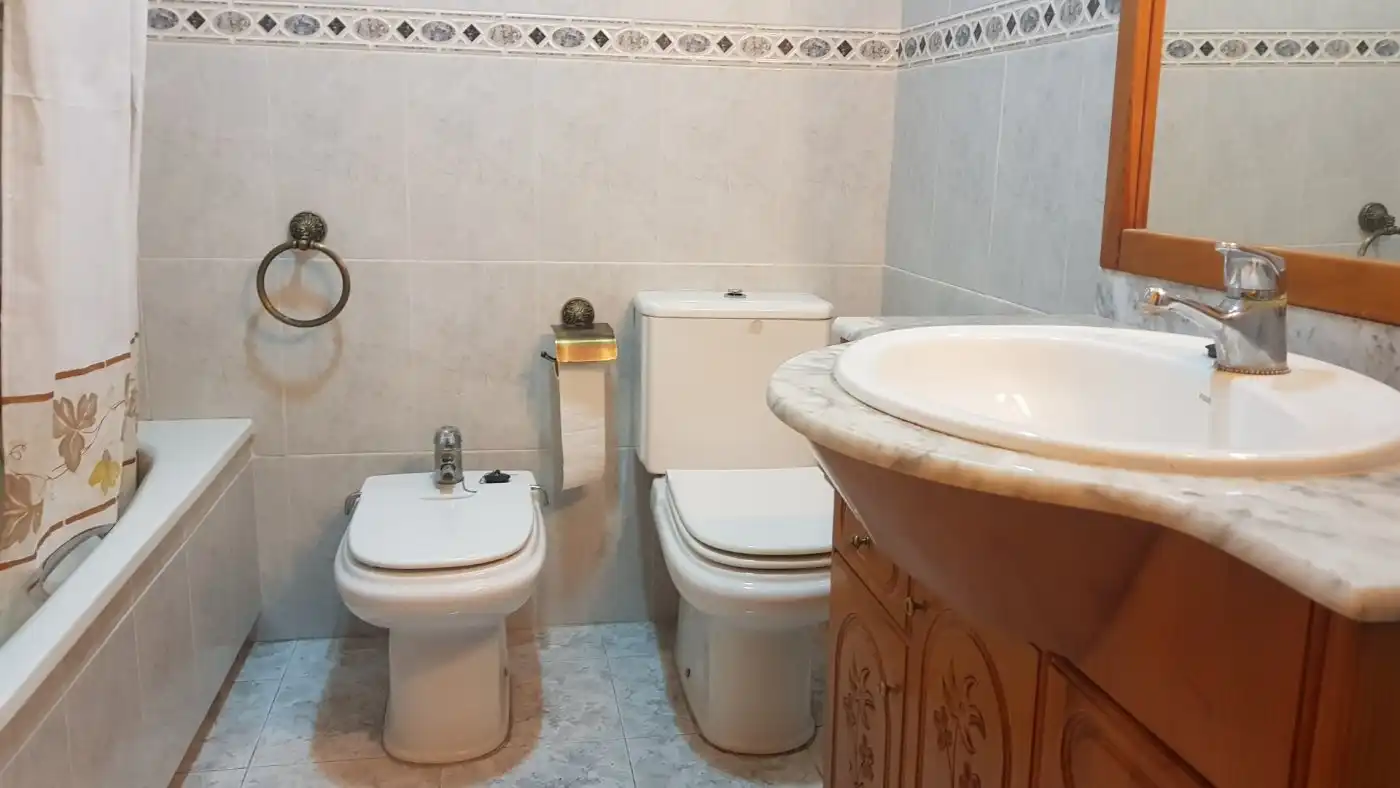 Bany de Pis en venda en Elche / Elx amb Terrassa i Balcó