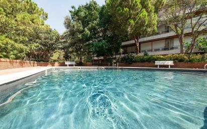 Swimming pool of Flat for sale in  Barcelona Capital  with Air Conditioner, Terrace and Balcony