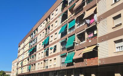 Vista exterior de Pis en venda en Reus amb Aire condicionat i Balcó