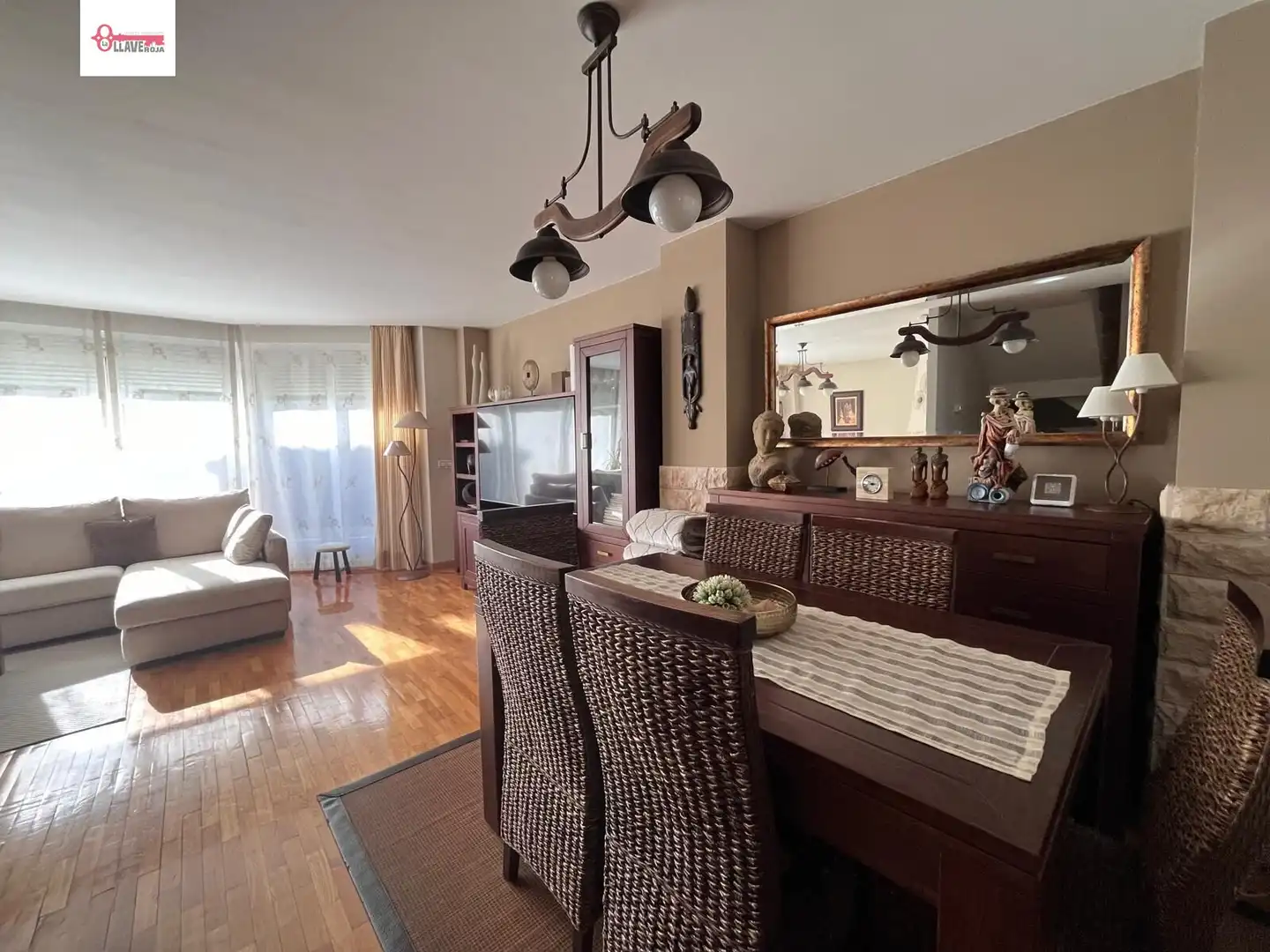 Sala de estar de Casa adosada en venta en Cardeñajimeno con Calefacción, Jardín privado y Parquet