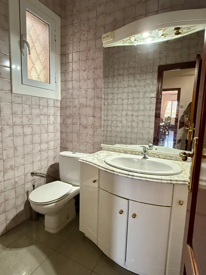 Badezimmer von Dachboden zum Verkauf in Barcelona mit Heizung, Terrasse und Balkon