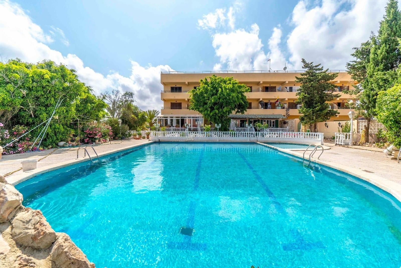 Piscina de Local en venda en Torrevieja
