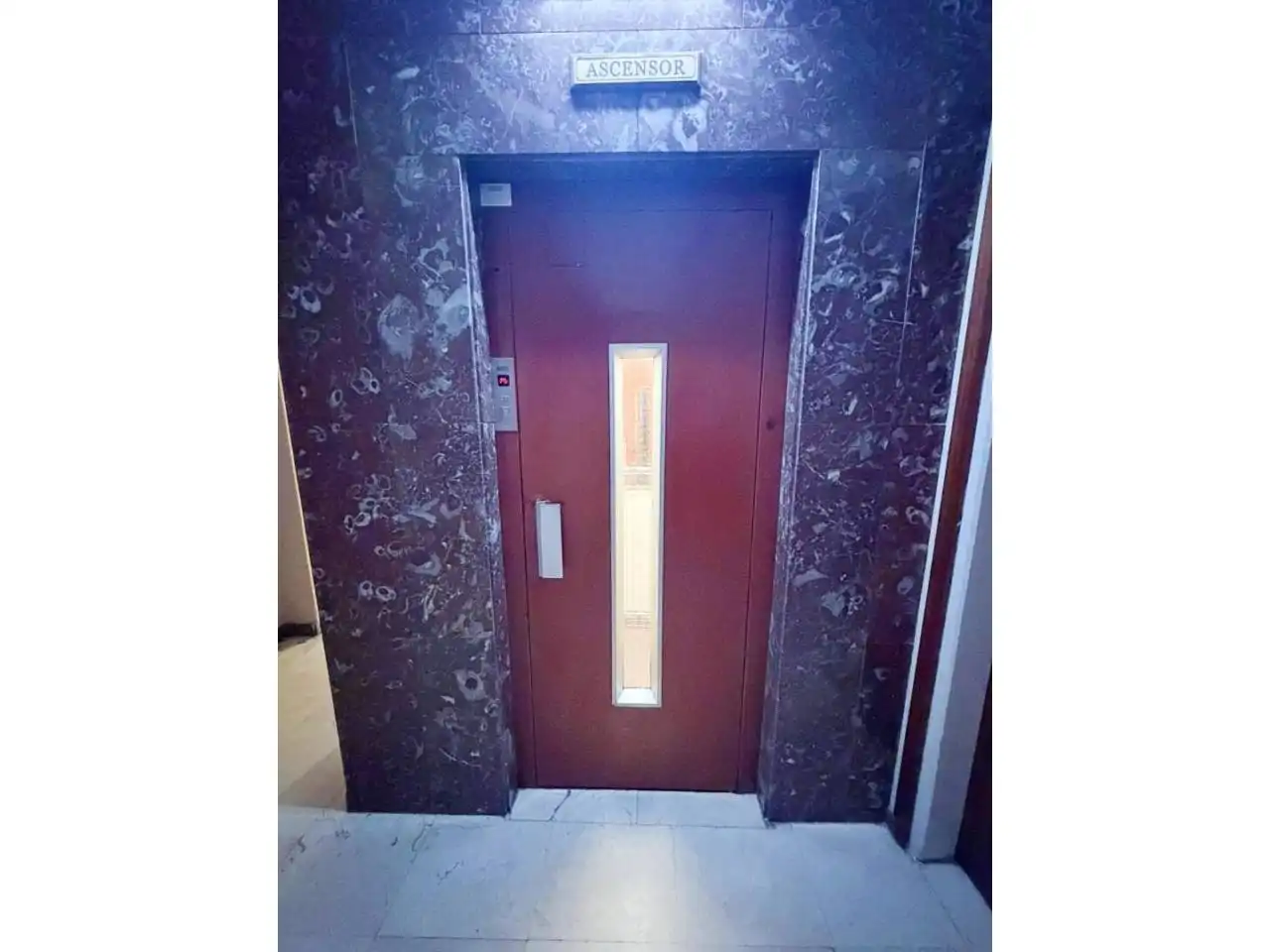 Piso en venta en L'Hospitalet de Llobregat con Balcón