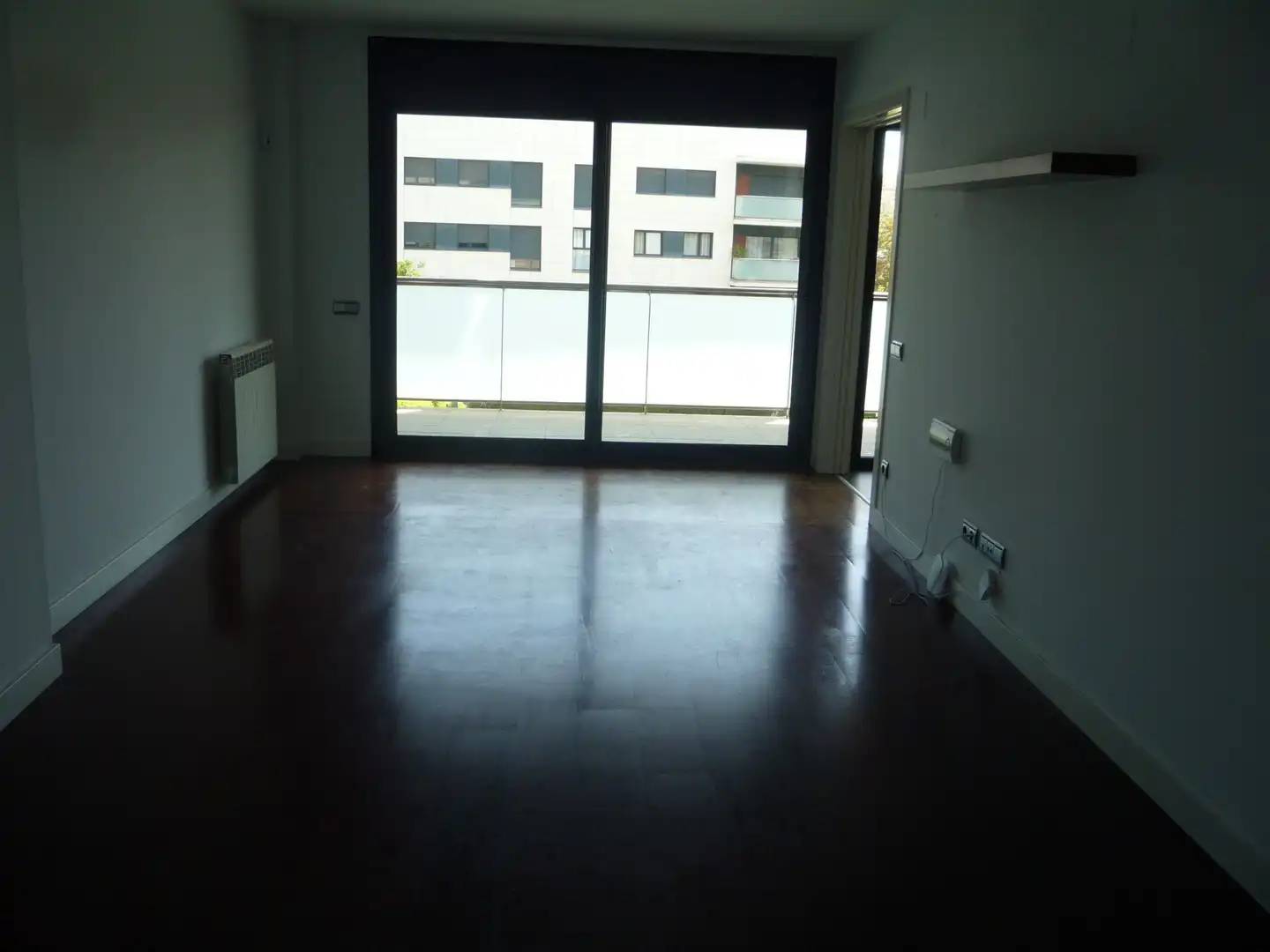 Sala de estar de Piso en venta en Sitges con Aire acondicionado, Terraza y Piscina comunitaria