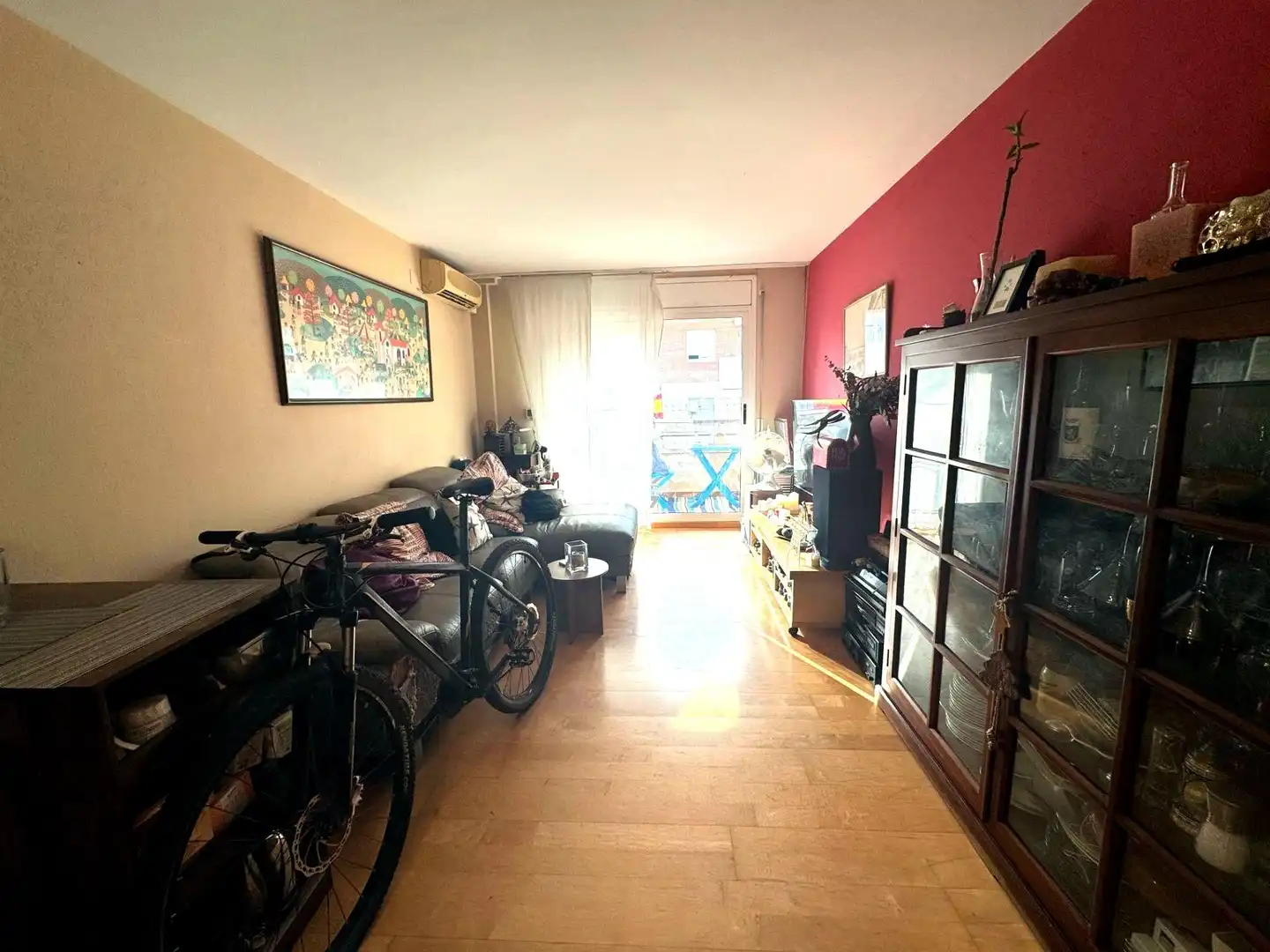 Wohnzimmer von Dachboden zum Verkauf in Castelldefels mit Klimaanlage, Heizung und Parkett