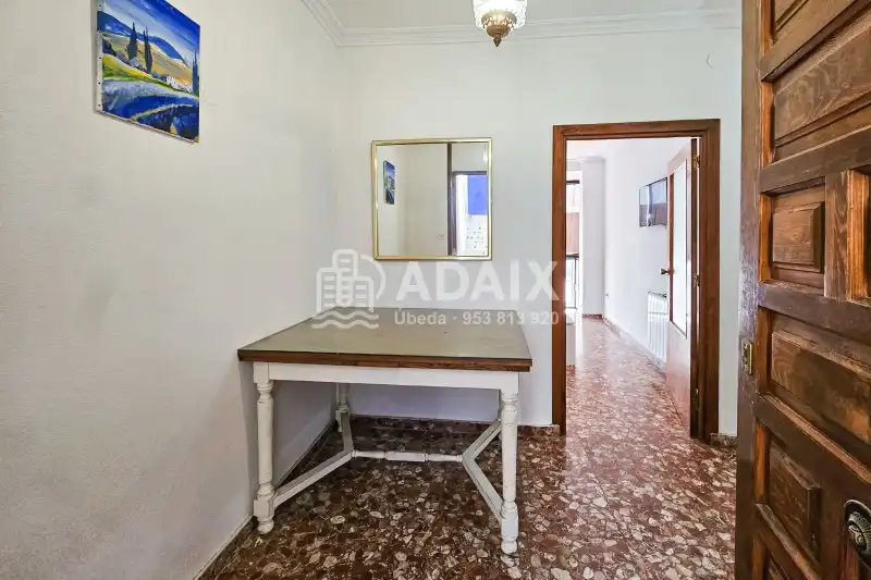Habitación de Edificio en venta en Úbeda