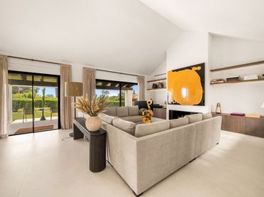 Casa con piscina en venta en Milla de Oro