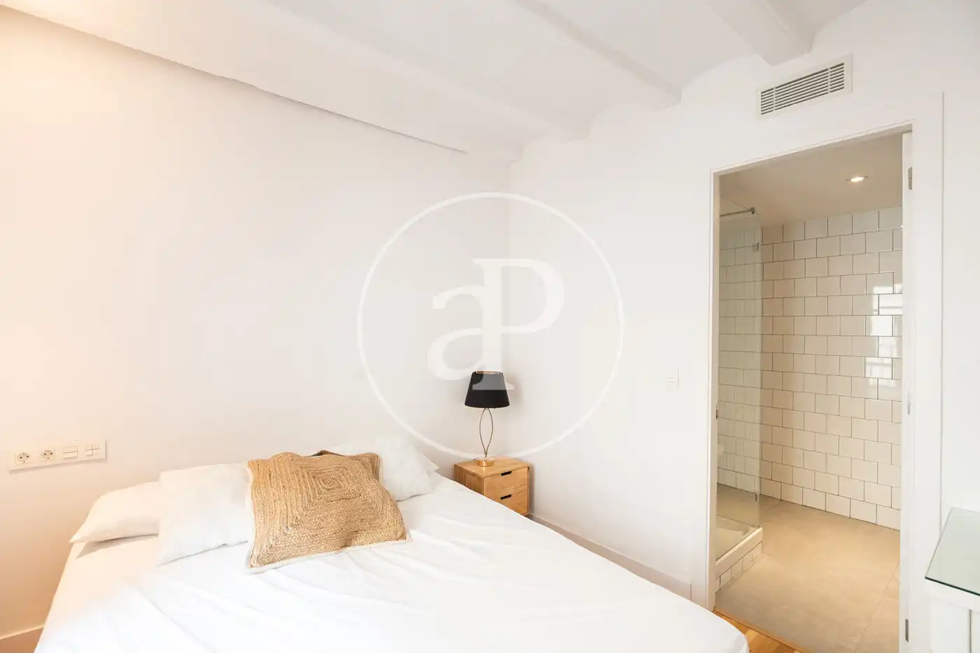 Habitación de Piso en venta en Barcelona con Aire acondicionado, Calefacción y Balcón