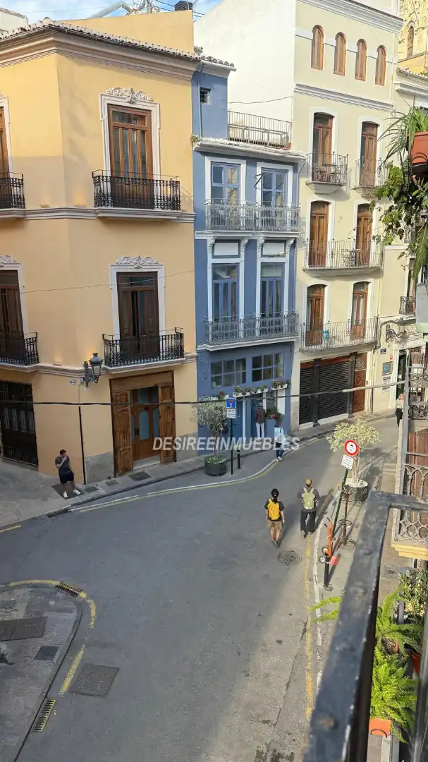 Vista exterior de Pis en venda en Valencia amb Balcó