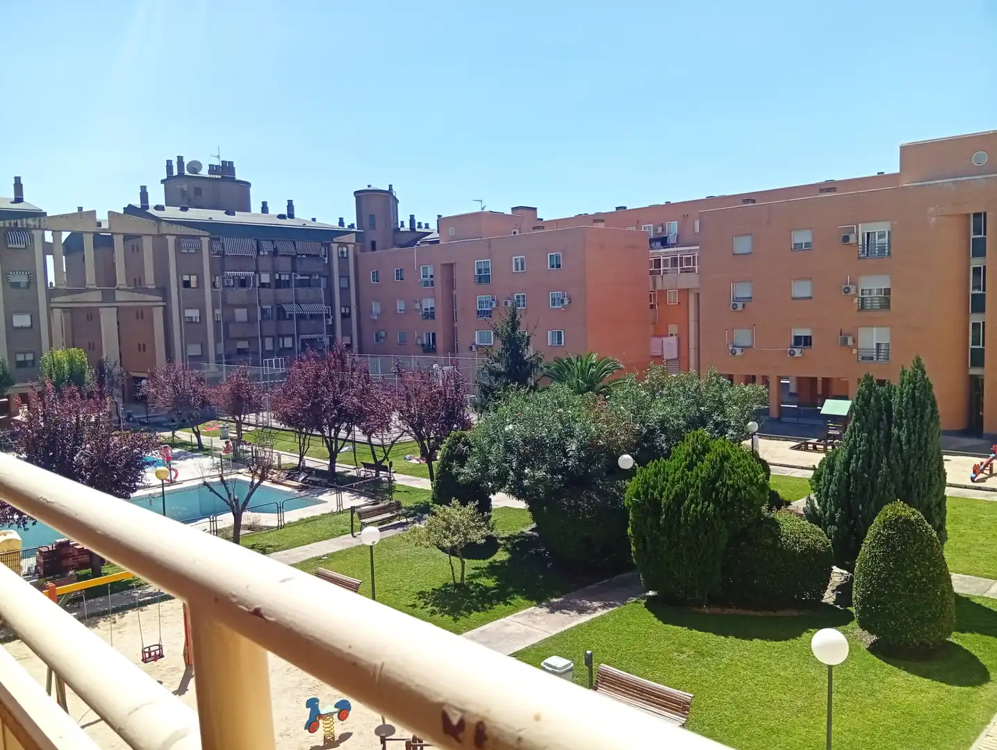 Vista exterior de Piso en venta en Leganés con Aire acondicionado, Calefacción y Jardín privado